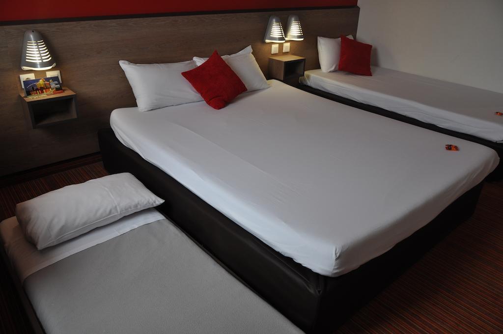 Hotel Clermont Estaing Bagian luar foto