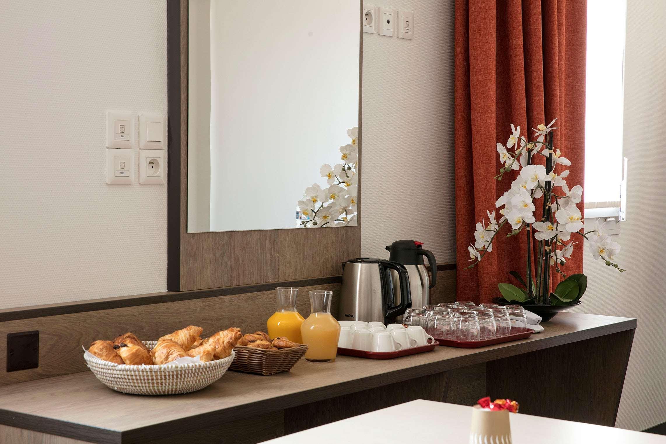 Hotel Clermont Estaing Bagian luar foto