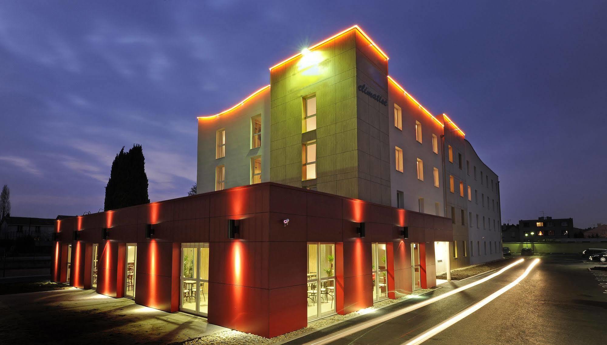 Hotel Clermont Estaing Bagian luar foto